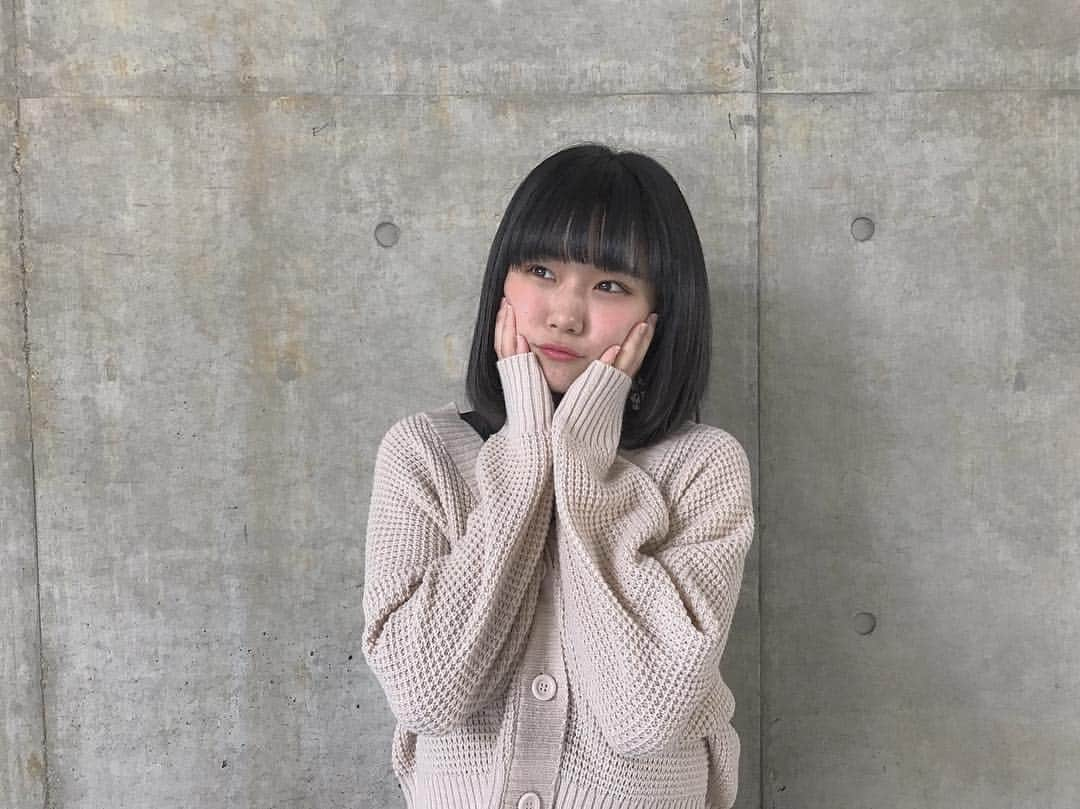 真下華穂さんのインスタグラム写真 - (真下華穂Instagram)「今日から新年度です、 新しい生活が始まったりする方も いつも通りな方も がんばっていきまっしょい！✌️✨✨ 平成もあと１ヶ月︎︎☁︎︎*. #20190401 #エイプリルフール #嘘つくの忘れた #😆💓 #新生活 #がんばろう #🌸」4月1日 23時09分 - k.a.h.o.kahochan