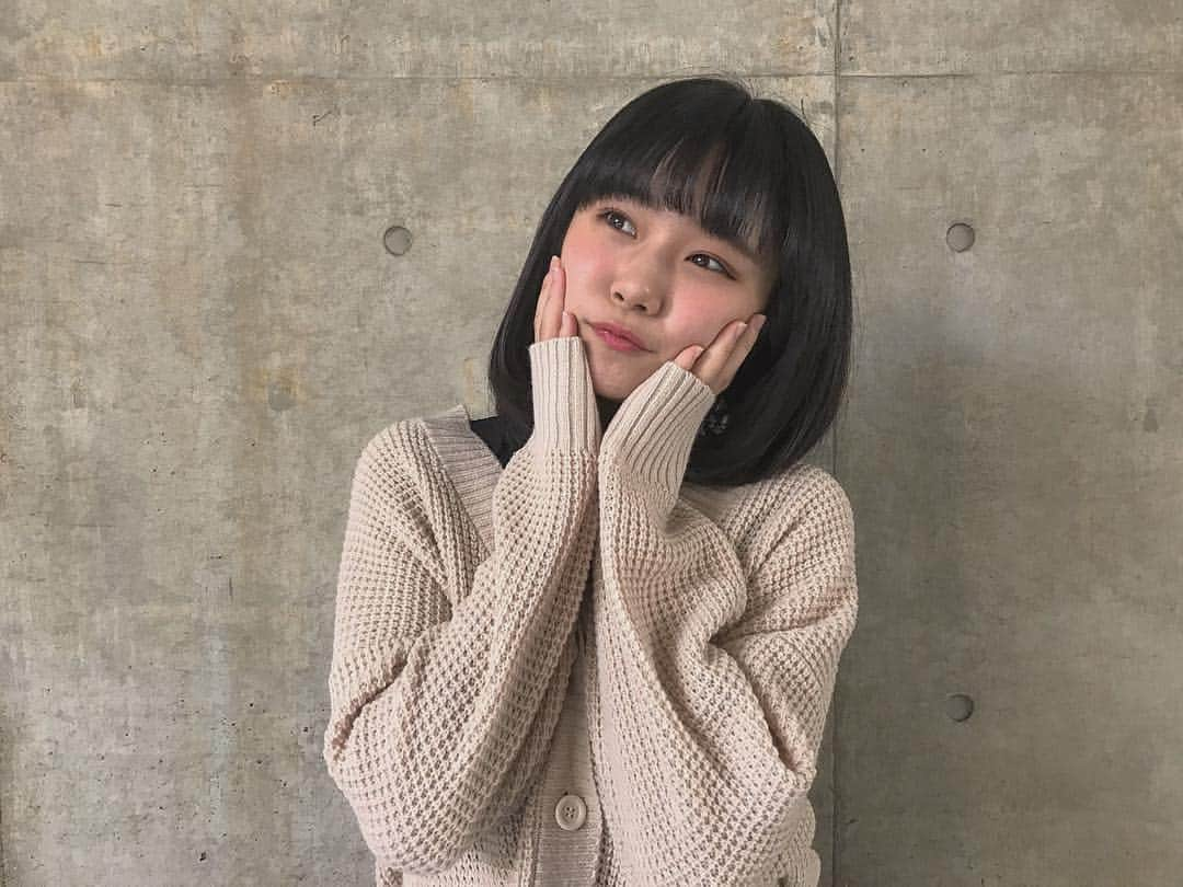 真下華穂さんのインスタグラム写真 - (真下華穂Instagram)「今日から新年度です、 新しい生活が始まったりする方も いつも通りな方も がんばっていきまっしょい！✌️✨✨ 平成もあと１ヶ月︎︎☁︎︎*. #20190401 #エイプリルフール #嘘つくの忘れた #😆💓 #新生活 #がんばろう #🌸」4月1日 23時09分 - k.a.h.o.kahochan