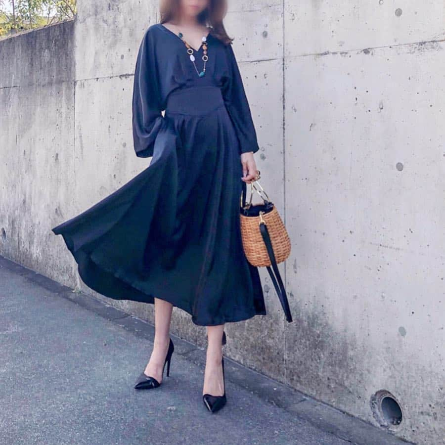 sayoko87さんのインスタグラム写真 - (sayoko87Instagram)「‪❥❥❥‬﻿﻿ ﻿﻿ onepiece﻿ @doresuwe﻿ #doresuwe #doresuwe4周年﻿ shoes @zara #zara﻿﻿ bag @violadoro_official﻿﻿ watch @danielwellington﻿﻿ ﻿﻿ ﻿﻿ 私好みのblackワンピース👗✨﻿﻿ 光沢感のある生地が高見えするよ﻿😍﻿ ﻿ポッケがあるのも私的にツボ❥﻿ ワンピの詳細はプロフ欄のURLか﻿ ストーリーから見れます>>☺︎﻿ ﻿ ﻿ ﻿ #ファッション#コーディネート#stylepost #今日のコーデ#ootd#ワンピースコーデ #instafashion#onepiece#todaysoutfit #fashion#coordinate#code#패션 #プチプラコーデ#outfit#ママコーデ#today #ootdfashion#style#locari#大人可愛い #코디#원피스#ワンピース#さよコ」4月2日 10時00分 - sayoko.87