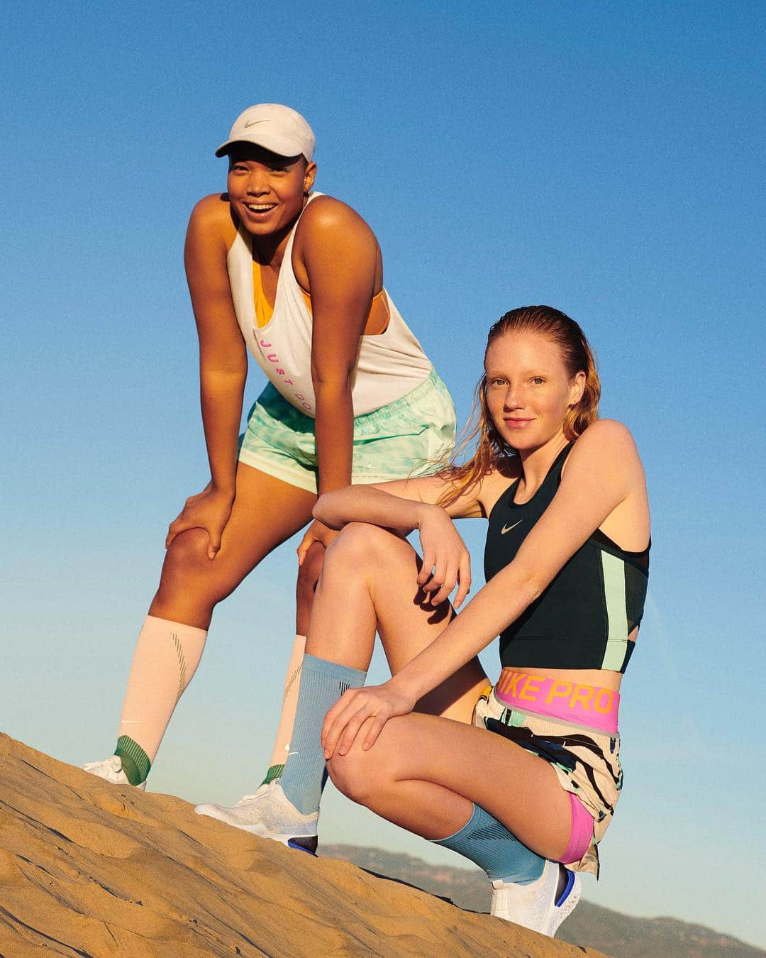 Nike Womenさんのインスタグラム写真 - (Nike WomenInstagram)「This summer’s forecast calls for sun, sand and sweat. Soak it all in with the new Icon Clash Collection.」4月2日 10時00分 - nikewomen
