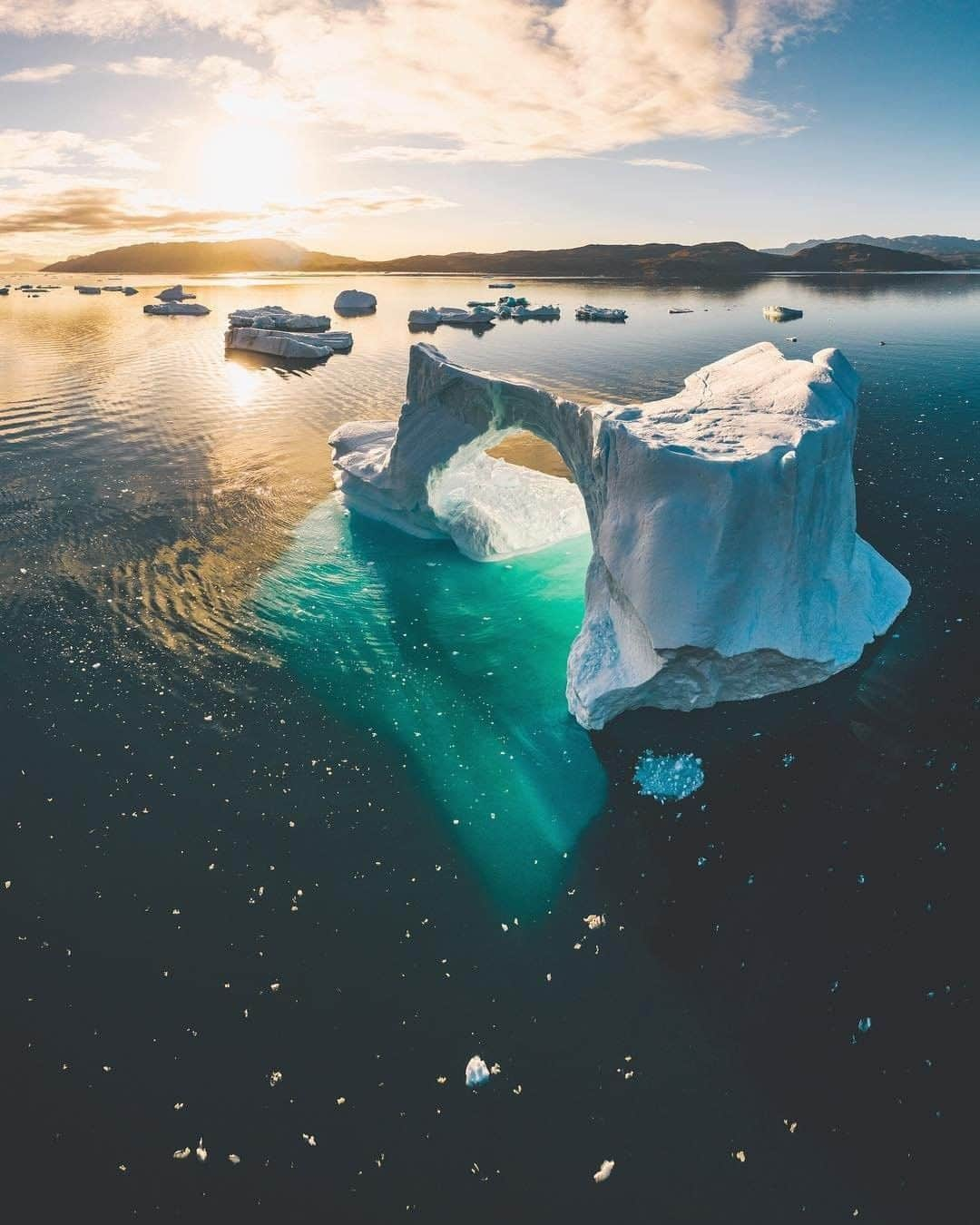 Travel + Leisureさんのインスタグラム写真 - (Travel + LeisureInstagram)「Greenland is off the radar for most travelers. But with its rugged, open landscapes, the largest island in the world certainly has plenty to offer! Find out what you should know about visiting this icy country at our link in bio. 📷@rawmeyn」4月2日 8時50分 - travelandleisure