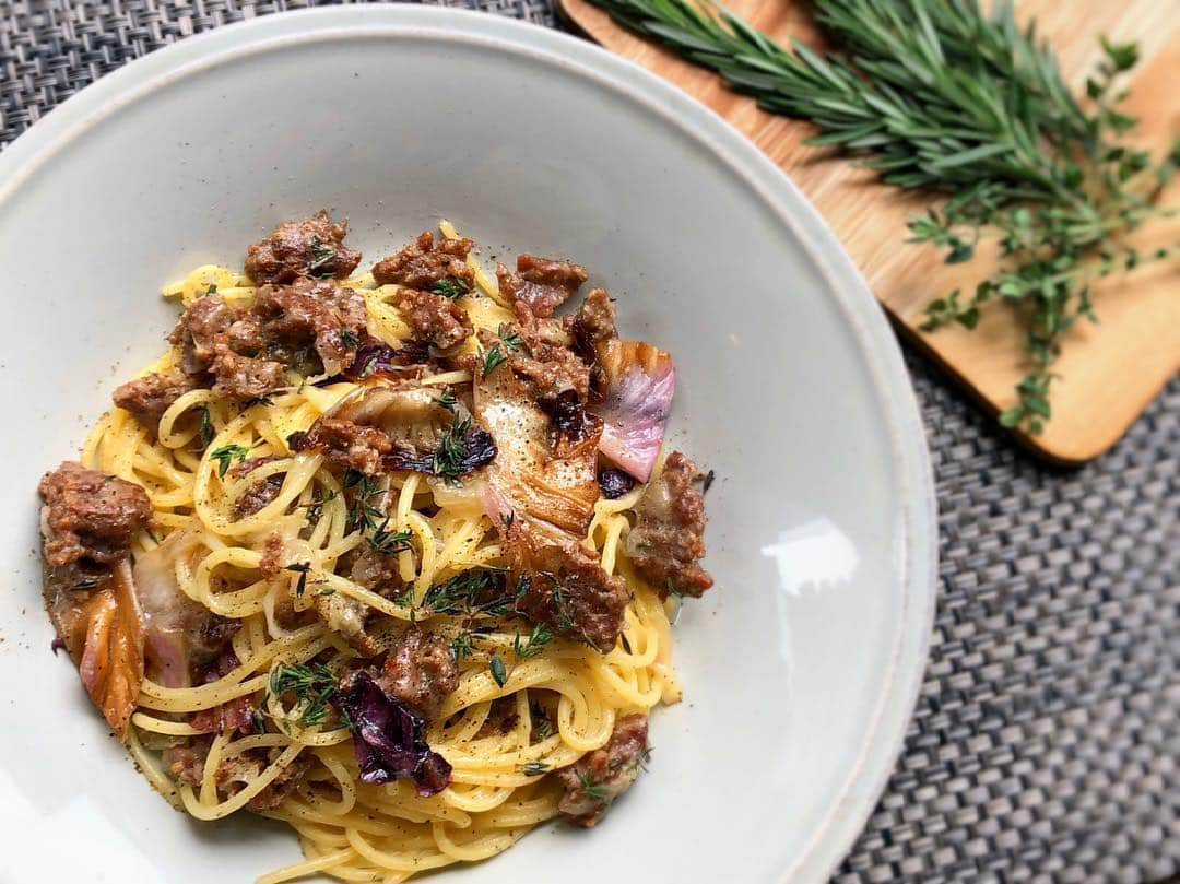 THE RIGOLETTOさんのインスタグラム写真 - (THE RIGOLETTOInstagram)「. ～Weekly Pasta 今週のパスタ～ . 🍝ラム肉とトレヴィスのビアンコ . ハーブを効かせたラム挽肉をゴロゴロっと加え、苦味のあるトレヴィスと合わせた大人のパスタ。仕上げにもハーブとチーズを加え、コクと深みのある一品に仕上げました。 . . ～Weekly Pizza 今週のピザ〜 . 🍕スパイシーチキンのピッツァ . 数種類のスパイスでマリネしたチキンと 相性の良いモッツァレラやチェダーチーズを合わせたピッツァ。刻んだハラペーニョも乗せているので、ピリ辛好きにはたまらない一品です。 . . ≪ALL NATURAL≫ NO MSG and ZERO TRANS FAT,ORGANIC SUGAR,NATURAL SALT . THE RIGOLETTO ザ リゴレット 📍東京都渋谷区渋谷1丁目23番21号 渋谷キャストGF/1F ☎️03-6631-1129 http://www.rigoletto.jp/shibuya/ . 【月－木】🕒11:30 - 26:00. 【金・土・休前日】🕒11:30 - 28:00 【日・祝】🕒11:30 - 23:00 ※祝休日、連休の際は最終日のみ23:00迄 . . #rigoletto #shibuya #lunch #restaurant #cafe #Italian #spanish #pasta #pizza #steak #paella #salad #🍝 #🍕 #🍖 #🥘#🥗 #terrace #リゴレット #渋谷 #ランチ #レストラン #カフェ #肉  #パエリア #サラダ #テラス」4月2日 9時00分 - rigoletto_shibuya