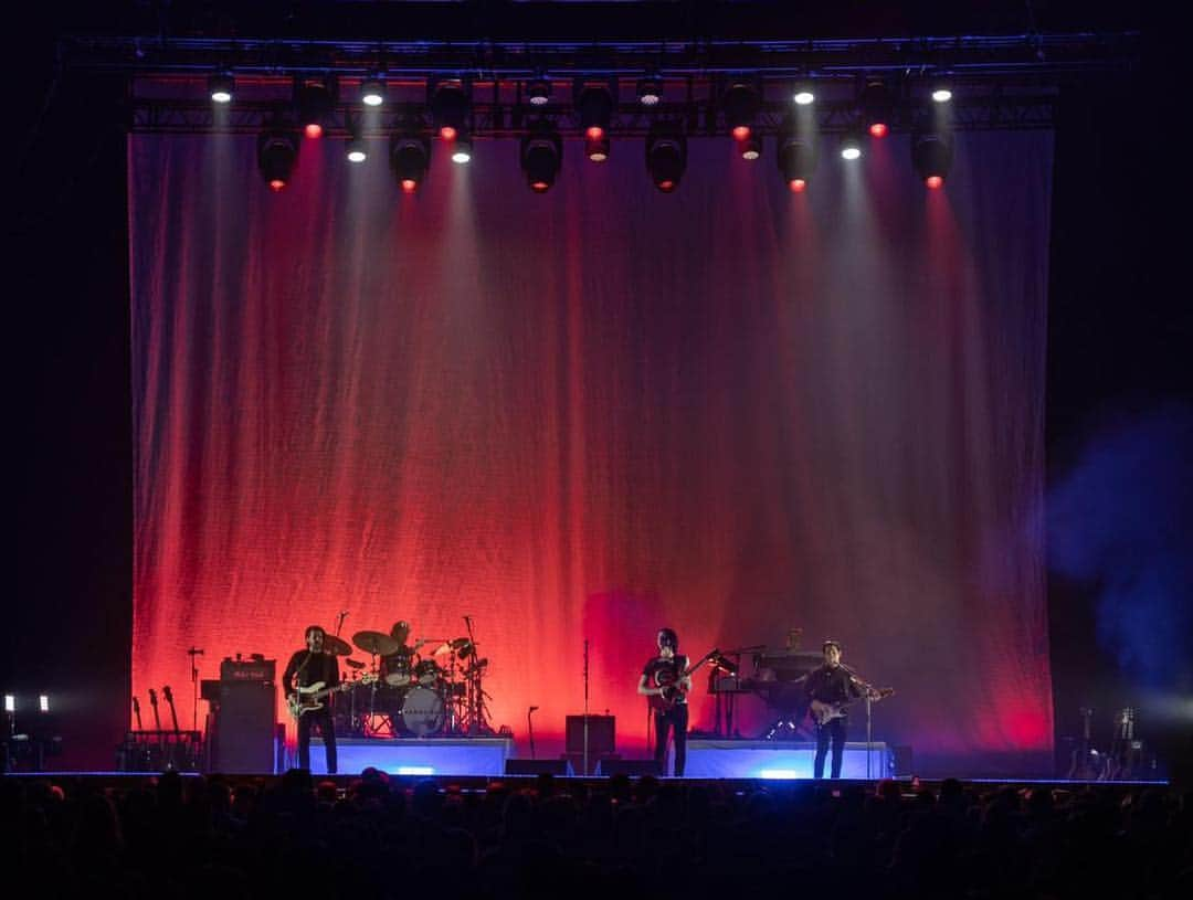 ジェームズ・ベイさんのインスタグラム写真 - (ジェームズ・ベイInstagram)「Absolutely unforgettable night in Vancouver, thank you so much x 📷 @ltully91 📷 @catherinevernabentley 📷 @jenny_.feng」4月2日 9時12分 - jamesbaymusic