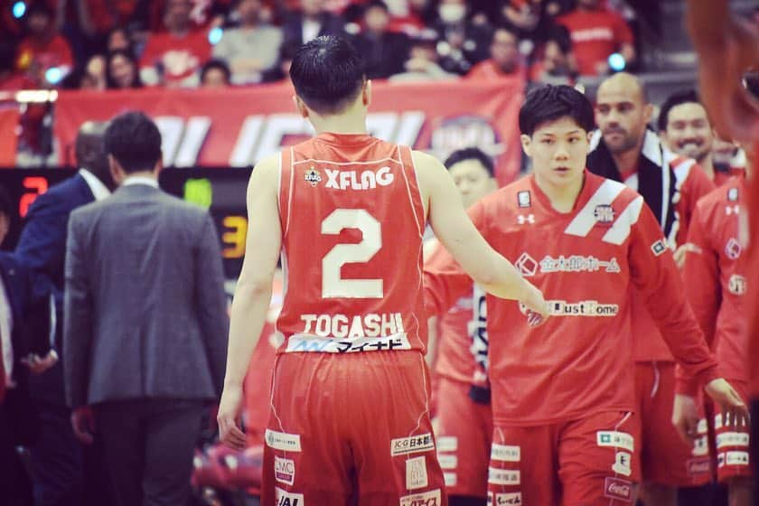 千葉ジェッツさんのインスタグラム写真 - (千葉ジェッツInstagram)「試合風景📸vs栃木戦0331 #chibajets #Bリーグ #basketball #バスケ #千葉ジェッツ #みんな熱が凄かった #声炎も凄かった🔥 #ライバル #切磋琢磨 #いくぜてっぺん」4月2日 9時15分 - chibajets_official