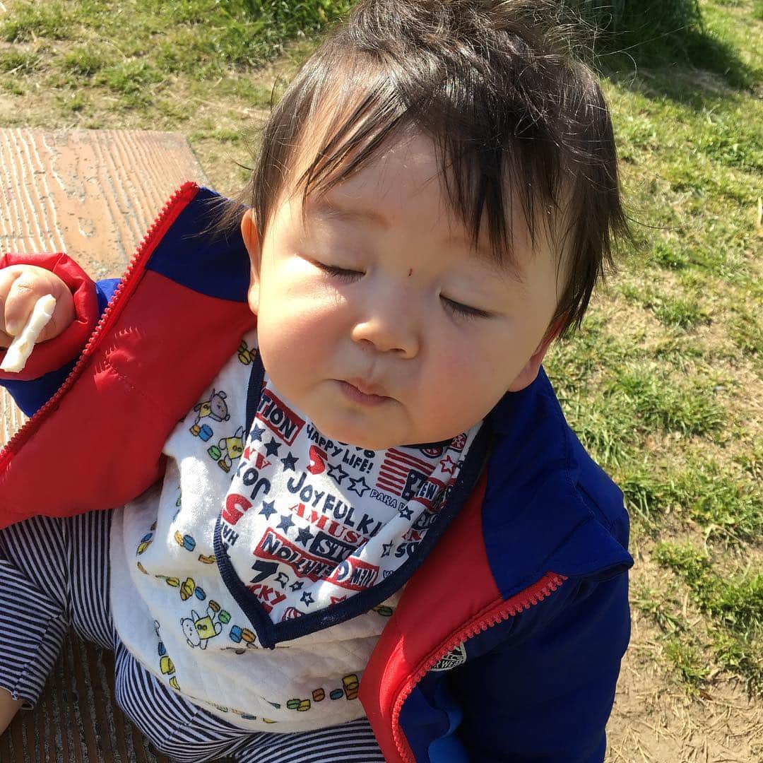 山西章博さんのインスタグラム写真 - (山西章博Instagram)「初多摩川。 #赤ちゃん #嫡男 #せがれ #多摩川 #河川敷 #気持ち良さそう #耳だけ似てる #耳以外も似て来た #これ以上似るな #ママリ#パパリ#ベビフル#ベビリトル#コドモノ#mamanoko#コノビー#mamanokoカメラ部#mamanokoギフトキャンペーン#コドモダカラ」4月2日 9時34分 - akihiro.yama1129