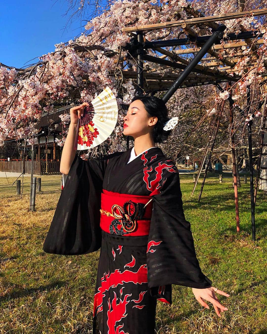 Emily Meiさんのインスタグラム写真 - (Emily MeiInstagram)「Just a Shinigami lookin for her Death Note in Kyoto. Leme know if u found it」4月2日 9時51分 - emily.ghoul