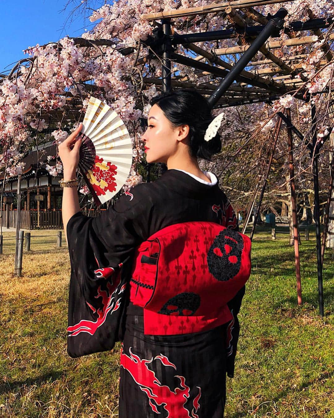 Emily Meiさんのインスタグラム写真 - (Emily MeiInstagram)「Just a Shinigami lookin for her Death Note in Kyoto. Leme know if u found it」4月2日 9時51分 - emily.ghoul