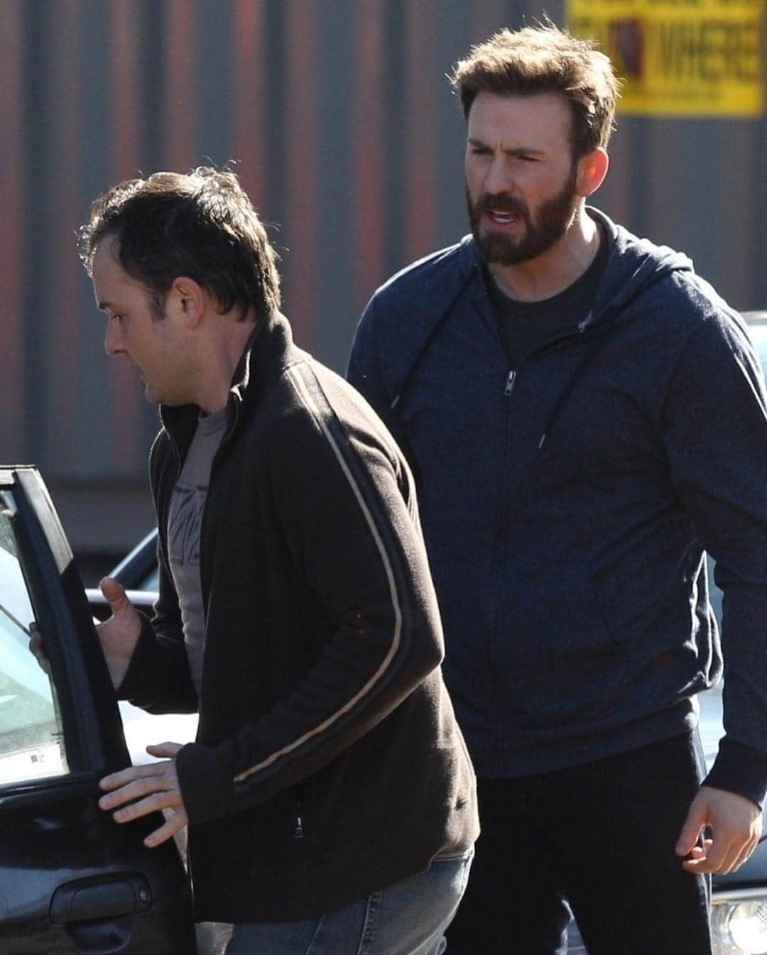 Just Jaredさんのインスタグラム写真 - (Just JaredInstagram)「Chris Evans films an intense scene for his upcoming Apple series drama “Defending Jacob.” #ChrisEvans Photos: Backgrid」4月2日 1時04分 - justjared