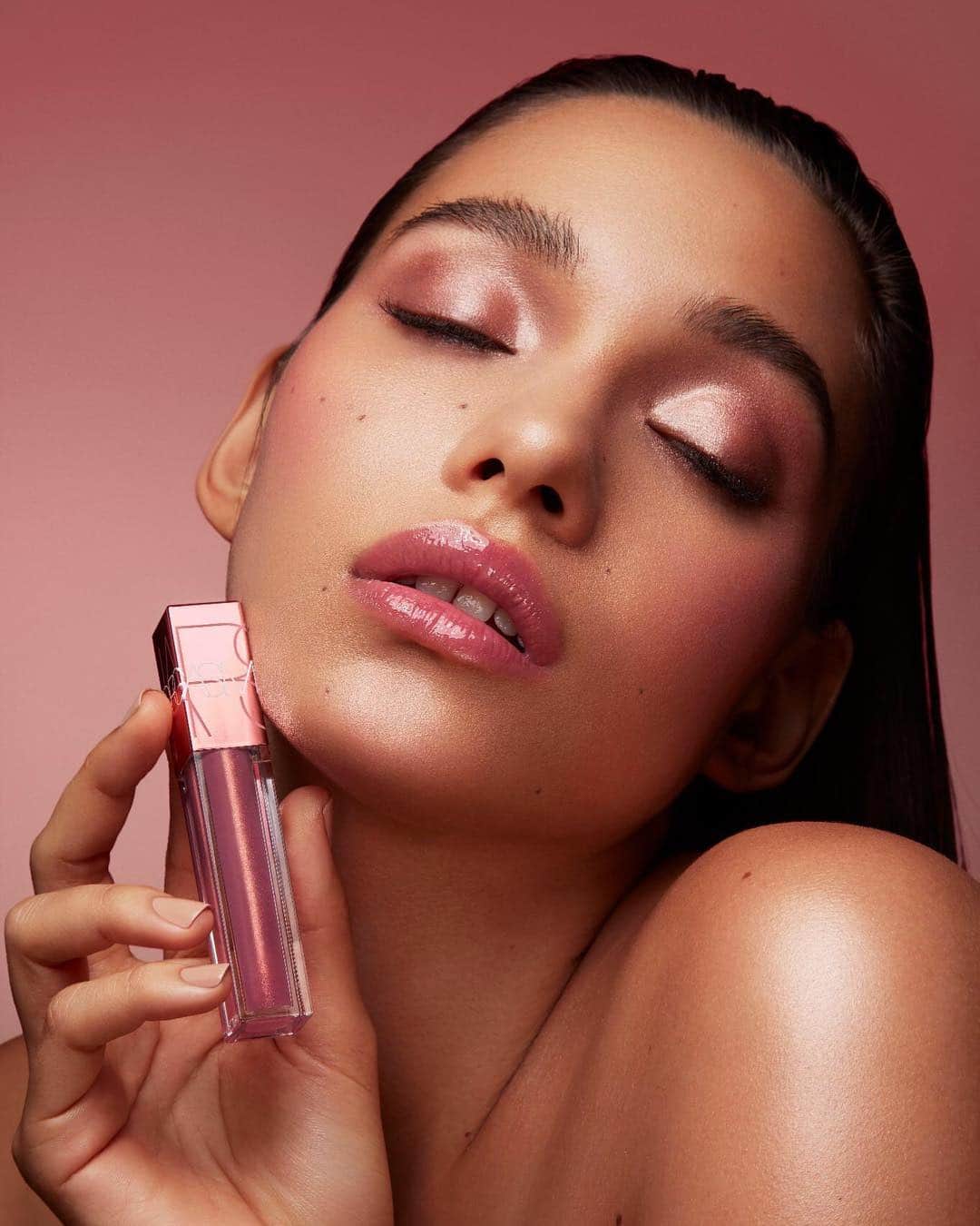 NARSさんのインスタグラム写真 - (NARSInstagram)「Exactly what your lips have been waiting for. Limited edition Orgasm Oil-Infused Lip Tint. Tap the shopping tag to discover more. #whatmakesyoublush」4月2日 0時57分 - narsissist