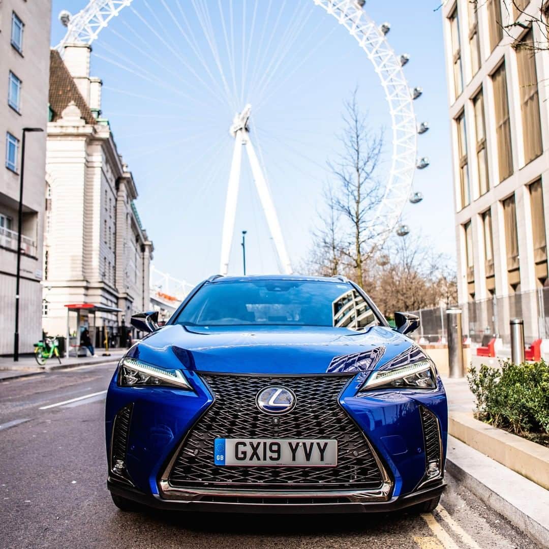 Lexus UKさんのインスタグラム写真 - (Lexus UKInstagram)「Exploring #London in the #LexusUX.  #Design #CarDesign #Automotive #Lexus #Luxury #LondonEye」4月2日 1時00分 - lexusuk