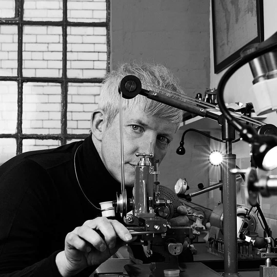のインスタグラム：「Meet the first of our British Craftsmanship ambassadors for the season, Rebecca & Craig Struthers. Find out more at www.johnsmedley.com/discover/legacy - https://youtu.be/X6xsXxg0xgc @strutherswatchmakers #1784 #235 #Legacy #BritishCraftsmanship #MadeinEngland #Strutherswatchmakers 📸 @asiawerbel」