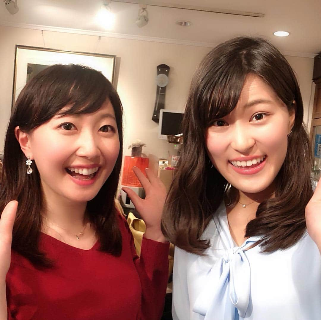 竹内里奈さんのインスタグラム写真 - (竹内里奈Instagram)「💄🎀 話題沸騰「#美顔ボイトレ 」の講座を受けてきました。 フリーアナウンサー#原元美紀 さん主催の 「女子アナワークショップ」。今回の講師は、 美顔ボイトレの考案者#鳥山真翔 先生でした✨  まずその小顔効果の即効性にびっくり！一回のレッスンで、顔が左右対称に引き上がっていて驚き❣️ そして、たくさんのアイドルを短期間のレッスンで 仕上げてきた鳥山先生の発声方法は、アナウンサーとして目から鱗‥✨同じ女子アナやナレーターの皆さんと 一緒に学べて、しかも、先生のキャラクターも非常に 面白くて、すごく楽しくて刺激のある時間でした🥰  久しぶりに、仲良しの#NHK長野 のキャスターの福島ゆりちゃんや、#ジョイスタッフの フリーアナウンサーの#高松祥子 さん、#テレビせとうち アナウンサーの #佐竹明咲美 さんと会えてとっても嬉しかったです💓  #美顔 #小顔矯正 #小顔効果 #美容好きな人と繋がりたい #女子アナ #フリーアナウンサー #アナウンサー #竹内里奈」4月2日 1時03分 - rina.takeuch