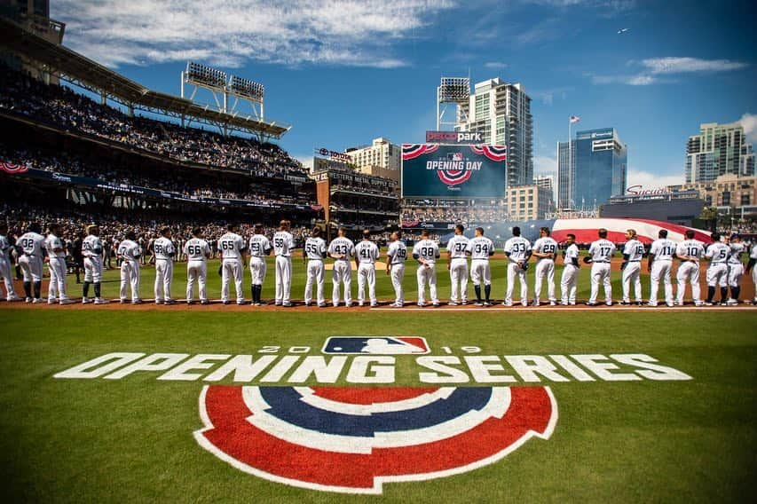 エリック・ホズマーさんのインスタグラム写真 - (エリック・ホズマーInstagram)「Opening series at petco was lit! Let’s keep it going @padres #gopads #showsquad」4月2日 1時06分 - hosmer305