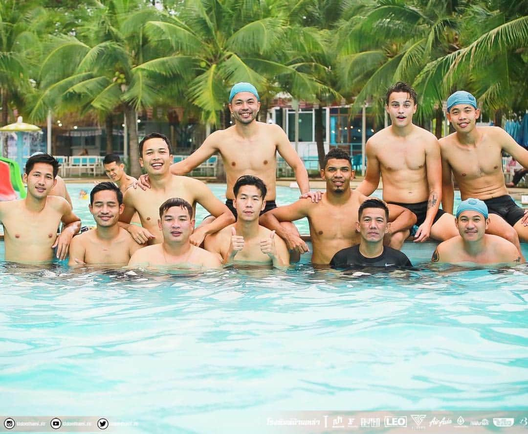 下地奨さんのインスタグラム写真 - (下地奨Instagram)「🏊‍♂️👏💯⚽️😁👍 #udonthani #football #udfc #good #preparation #team #group #together #one」4月2日 1時08分 - sho_shimoji