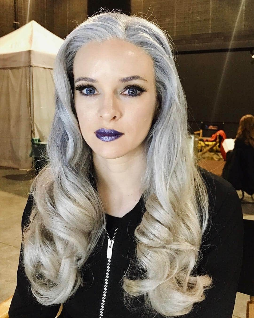 ダニエル・パナベイカーさんのインスタグラム写真 - (ダニエル・パナベイカーInstagram)「Swipe right for #KillerFrost’s beauty routine 🙌🏻 #TheFlash glam team are truly magicians. ❄️✨」4月2日 1時10分 - dpanabaker