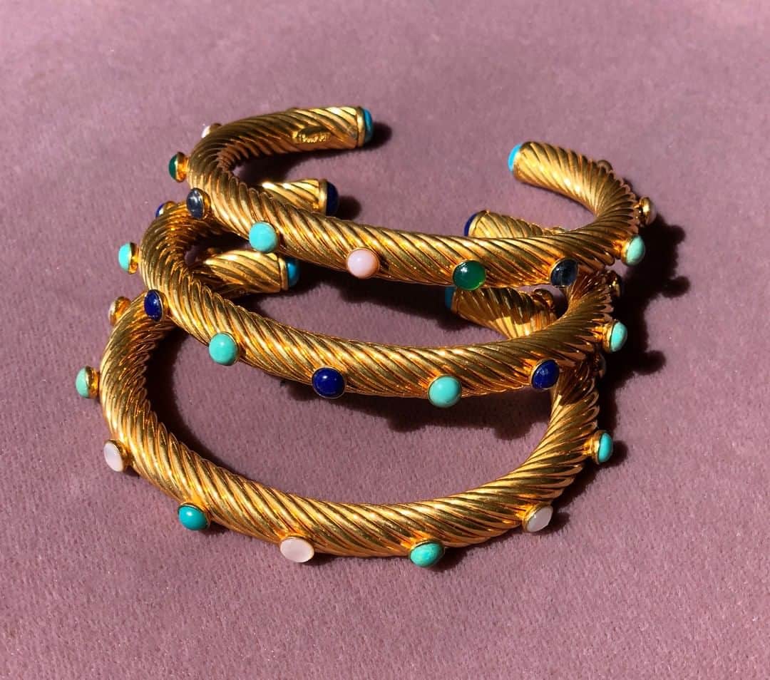 バウンキットさんのインスタグラム写真 - (バウンキットInstagram)「Torsade bangles with hints of Pink Opal, Green Onyx, Turquoise & Lapis semi precious stones. 💙💚⁣ .⁣ .⁣ .⁣ .⁣ .⁣ #jewelrydesign #jewelrydesigner #newyorkfashion #madeinusa #model #bounkit #bounkitnyc #shoponline #onlineboutique #handmadejewelry #newyork #showroom #interchangeablejewelry #bounkit #bounkitnyc #turquoise #pinkopal #greenonyx #turquoisejewelry」4月2日 1時30分 - bounkitnyc