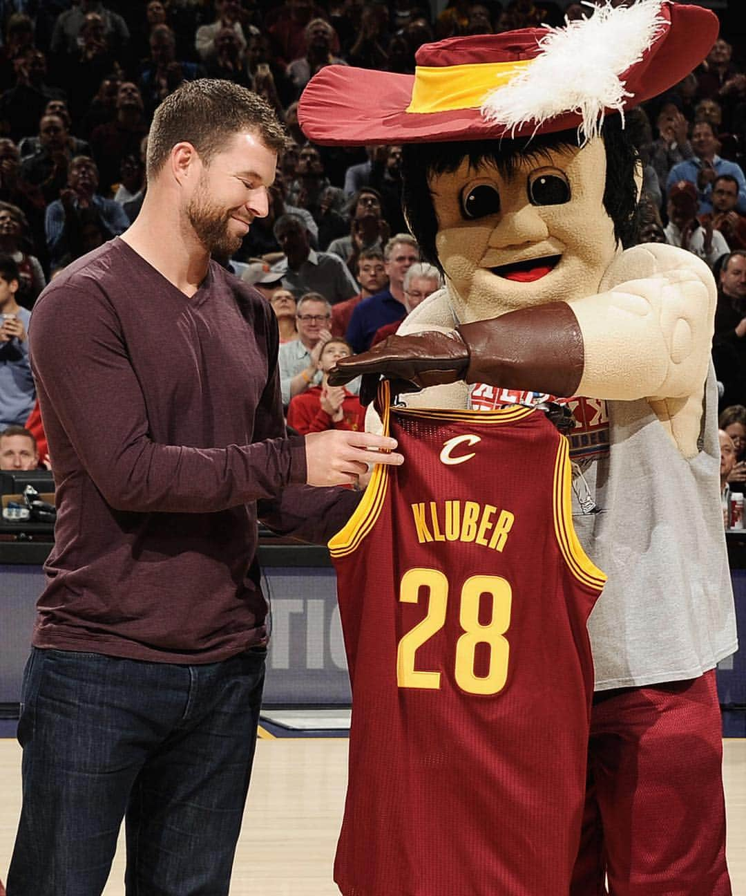 キャブスさんのインスタグラム写真 - (キャブスInstagram)「🗣Baseball is BACK in The Land!  Best of luck today & all season long, @Indians!  #RallyTogether⁠ ⁠ x #BeTheFight⁠ ⁠」4月2日 1時31分 - cavs