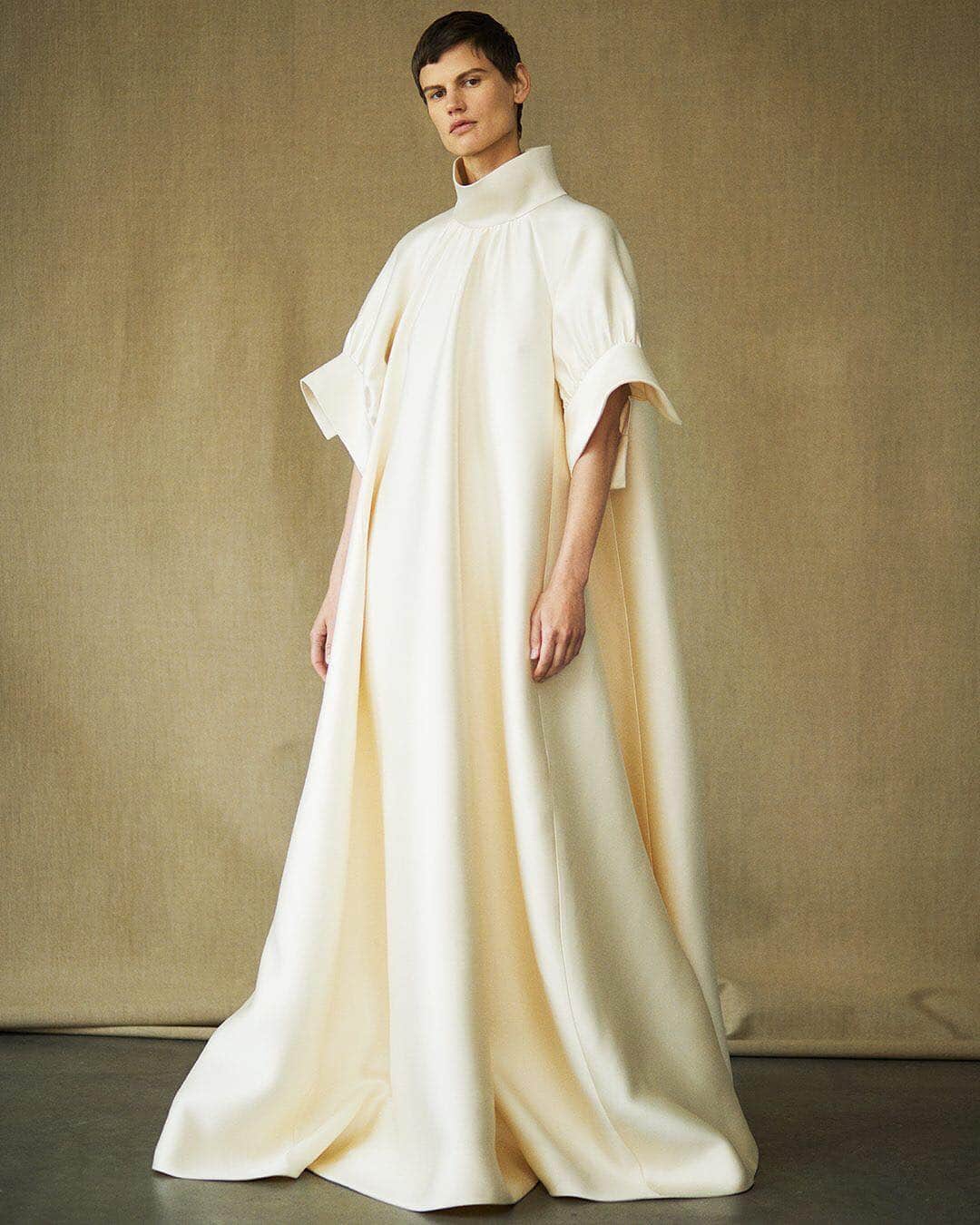 MATCHESFASHION.COMさんのインスタグラム写真 - (MATCHESFASHION.COMInstagram)「The eveningwear edit: sleek, minimalist looks or high-octane glamour, shop now at the link in bio, including this @therow gown.」4月2日 1時24分 - matches