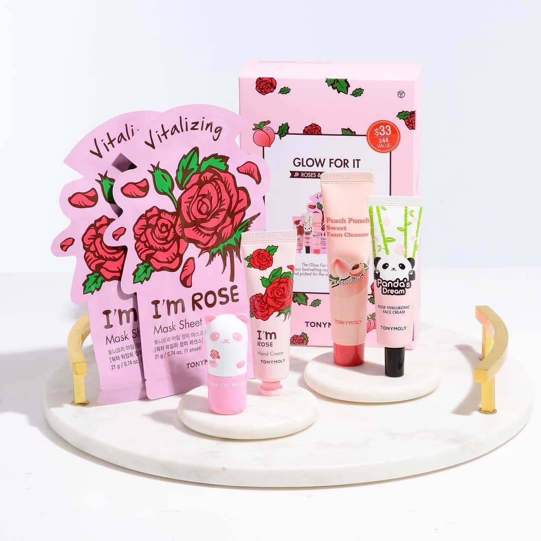 TONYMOLY USA Officialさんのインスタグラム写真 - (TONYMOLY USA OfficialInstagram)「🌹s & 🍑s, need we say more? Grab our Glow For It Box Set now at @macys online! #xoxoTM #TONYMOLYnMe #macysbeauty」4月2日 1時25分 - tonymoly.us_official