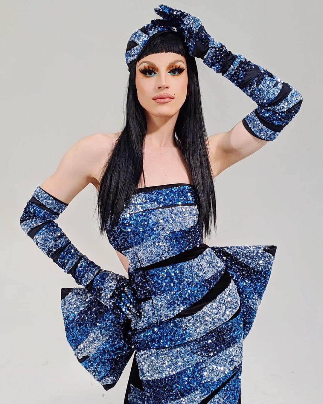 Moschinoさんのインスタグラム写真 - (MoschinoInstagram)「💙🖤 @ageofaquaria #aquaria #moschino @itsjeremyscott #ageofaquaria styled @nicolaformichetti」4月2日 1時26分 - moschino