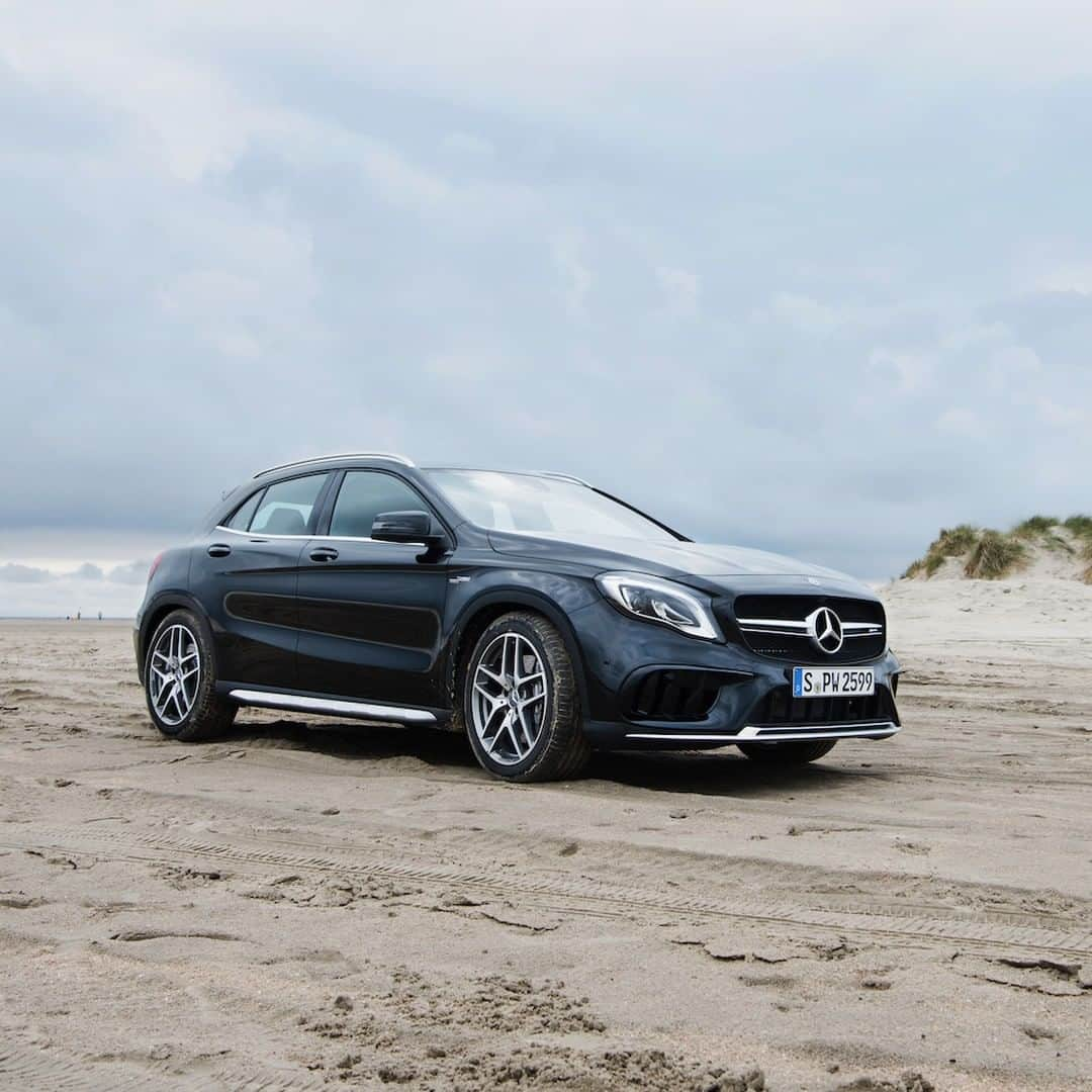 メルセデス・ベンツさんのインスタグラム写真 - (メルセデス・ベンツInstagram)「Always up for exploring new paths. 🏖 📸: @sarahdulay_photography for #MBsocialcar ______________________________ [Mercedes-AMG GLA 45 4MATIC | Kraftstoffverbrauch kombiniert: 7,4 l/100 km | CO2- Emissionen kombiniert: 172 g/km | mb4.me/RechtlicherHinweis] . #GLA #GLA45 #Mercedes #MercedesAMG #Travel #Lifestyle #Car #Carstagram #InstaCar #MBCar #beach #cars247」4月2日 2時00分 - mercedesbenz