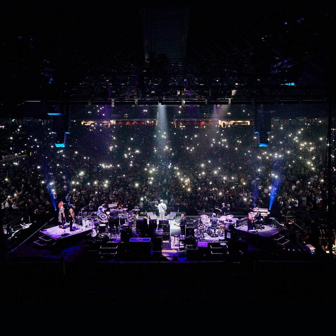 ジョン・メイヤーさんのインスタグラム写真 - (ジョン・メイヤーInstagram)「First time playing Singapore, and nowhere near the last. I enjoyed every second of each song knowing it was the first time anyone in the room had heard them live. Not a moment taken for granted. And what a crowd. Thank you, Singapore. 📷 @daniel」4月2日 2時18分 - johnmayer