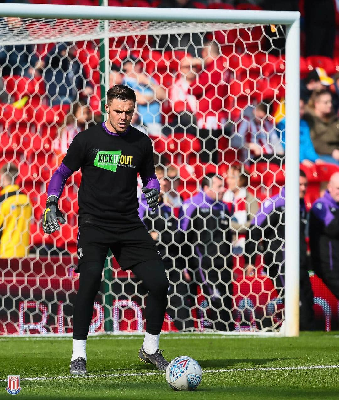 ジャック・バトランドさんのインスタグラム写真 - (ジャック・バトランドInstagram)「Happy with the fifth clean sheet on the spin. And proud as always to support @kickitout! #BUT1AND」4月2日 2時43分 - jbutland_