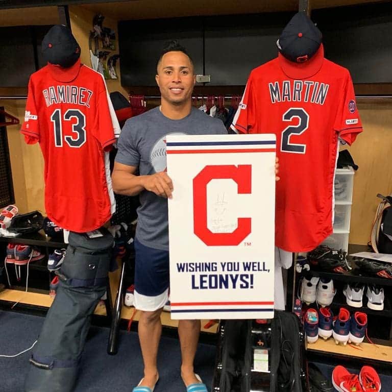レオニス・マーティンのインスタグラム：「Very grateful to finally come back to The Land and see this. Thank you for thinking of me during the most difficult time of my career. @indians  Muy agradecido por volver finalmente a Cleveland y ver esto. Gracias por pensar en mí durante los momentos más difíciles de mi carrera.」
