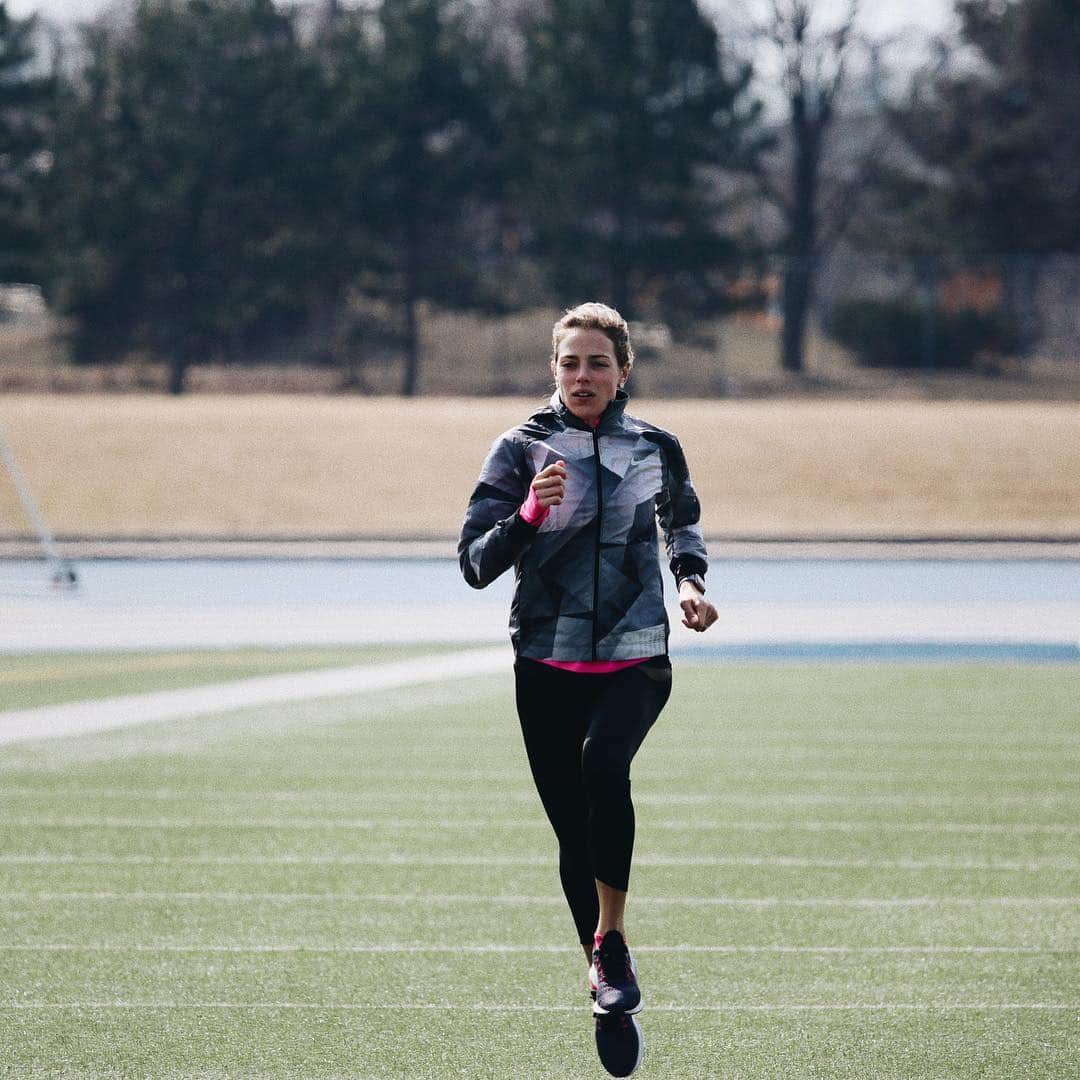 メリッサ・ビショップのインスタグラム：「Another Monday, more mile(s), more grind  #yabish #nike #nikerunning #justdoit 📷 @maxgravina」