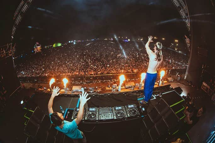 Dimitri Vegas & Like Mikeさんのインスタグラム写真 - (Dimitri Vegas & Like MikeInstagram)「Another one for the books ❤️」4月2日 3時00分 - dimitrivegasandlikemike