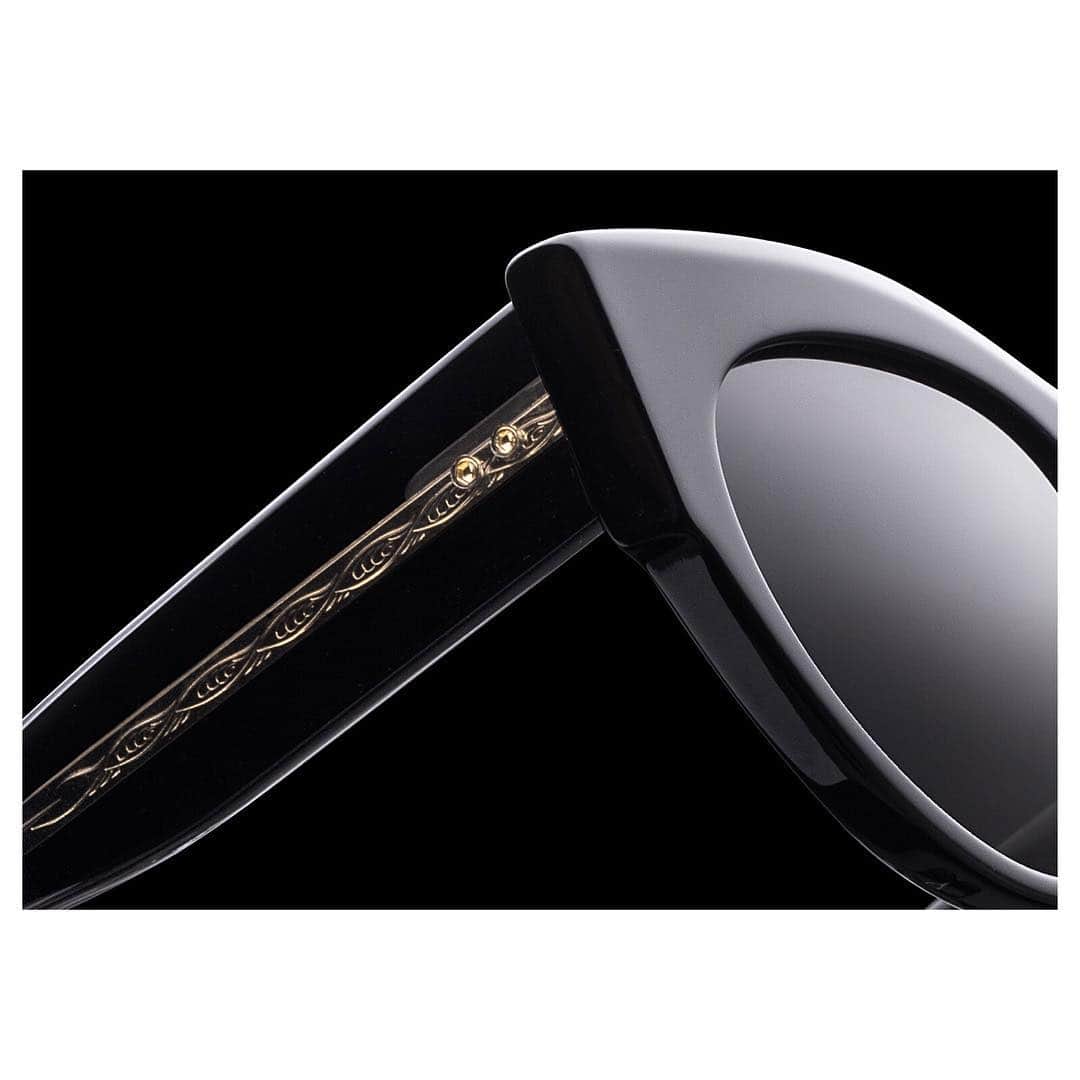 ディタのインスタグラム：「The DITA Braindancer features an intricate custom wire core with a pressed detail that can be seen on the temples — available now in clear, tortoise and black on dita.com #DITAeyewear #DITAsunglasses」