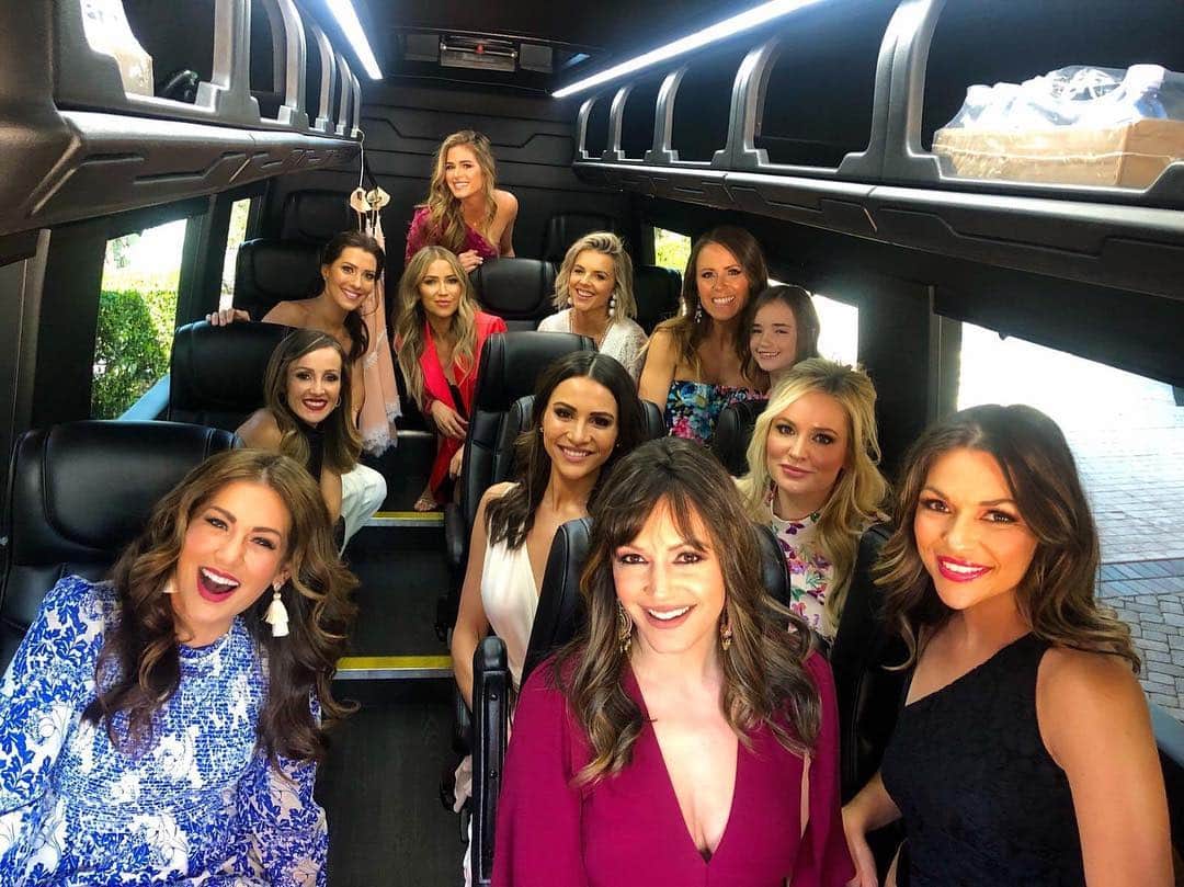 E! Onlineさんのインスタグラム写真 - (E! OnlineInstagram)「Can we steal you for a second? The ladies of #TheBachelorette had a reunion and we're definitely falling for them all over again. (📷: Twitter)」4月2日 3時17分 - enews