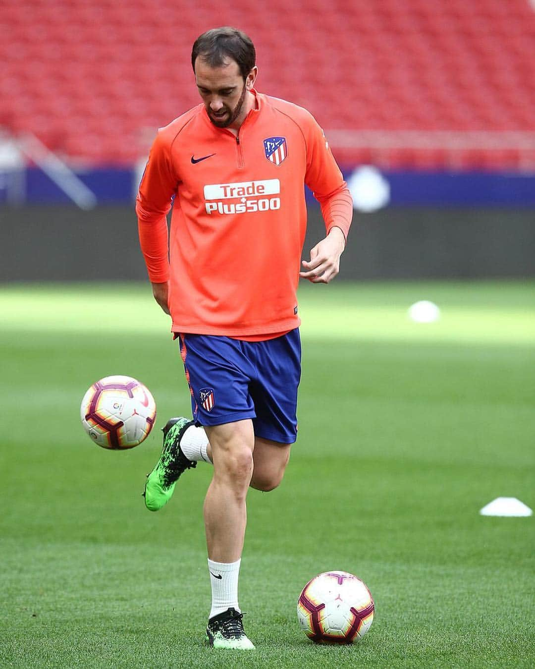 ディエゴ・ゴディンさんのインスタグラム写真 - (ディエゴ・ゴディンInstagram)「Preparados para mañana 💪⚽️ 🏟#AúpaAtleti」4月2日 3時17分 - diegogodin