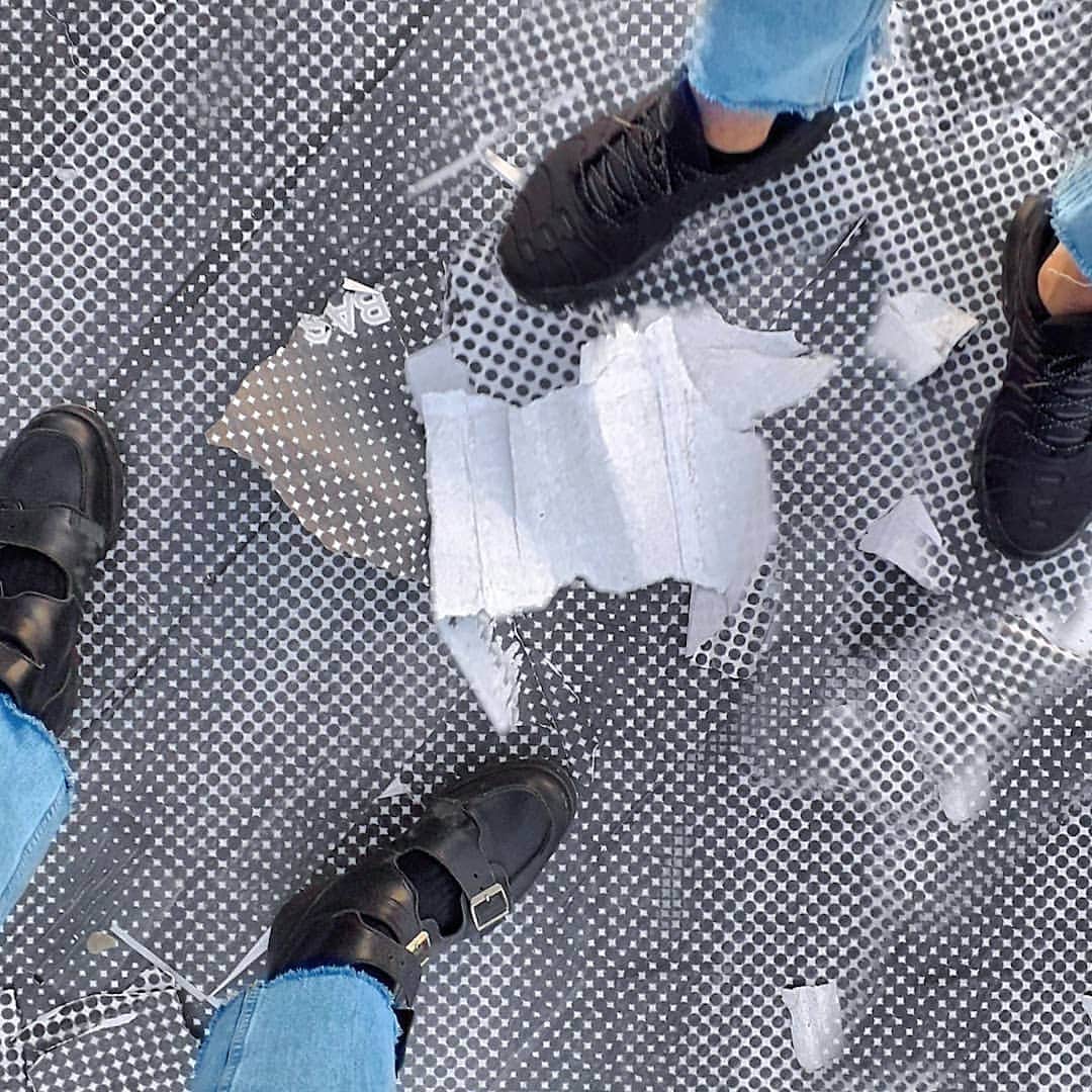 倉岡晋也のインスタグラム：「#footprints ✓ In Japan use the year in the Western calendar, but we also give eras names based on the reign of the emperors.The current era is called HEISEI..become start to new era called REIWA (actually start to the next month) HEISEI start to 1989, same timing build pyramide du Louvre in Paris. We went to the pyramide 30th anniversary collaboration with @jr last day. Image is so beautiful but real one is a so messy. because so many people visited........ But,JR said on Twitter " The images, like life, are ephemeral. Once pasted, the art piece lives on its own. The sun dries the light glue and with every step, people tear pieces of the fragile paper. The process is all about participation of volunteers, visitors, and souvenir catchers." So cool. I feel it's same also, think about a life. Day by day change the situation, but I expect to the Japanese new era.... and our life.xxxx ------------------------------------- ルーブル美術館のピラミッド併設30周年記念のJRコラボレーションを観に… それについて語るアーティストの発言がカッコ良くて（気になる人はググってください） 平成とほぼ同時期を歩んできたピラミッドの展示を訪れて感じた事。。 想像する新しい時代に期待しつつ、日々の変化を楽しみナチュラルに生きよう！と思った今日この頃 #令和について触れてみる #僕なりに」