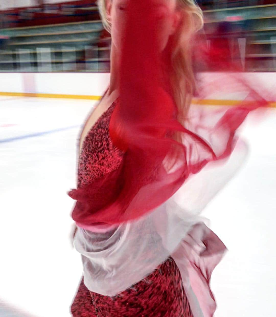 マディソン・ハベルさんのインスタグラム写真 - (マディソン・ハベルInstagram)「I dress to kill, but tastefully. . . . @susankhu @starsonice」4月2日 3時31分 - splashmadison