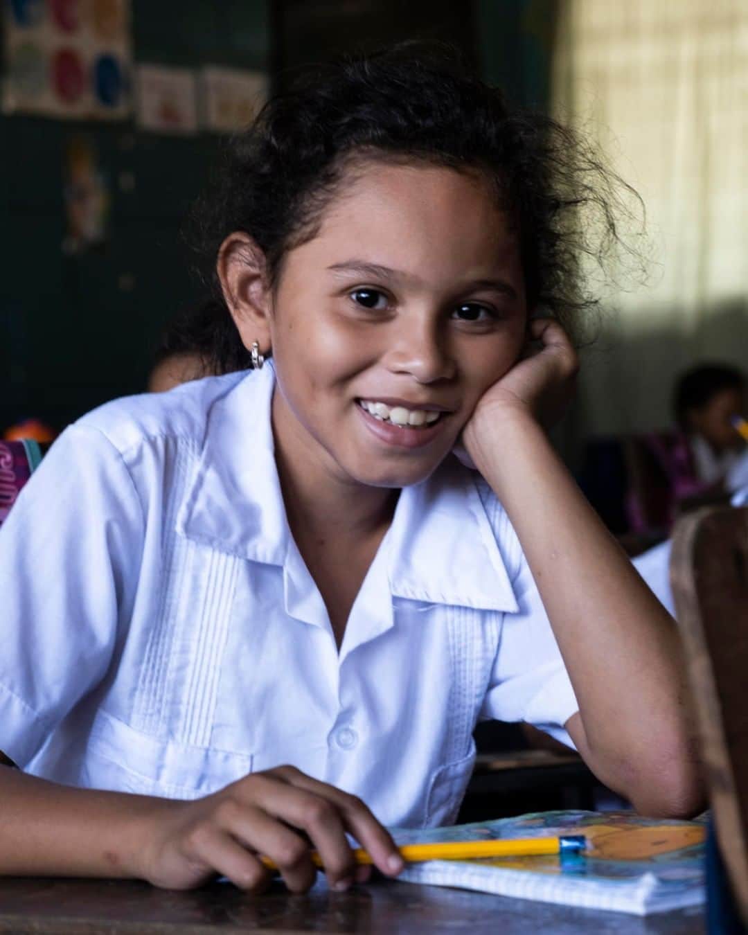 unicefさんのインスタグラム写真 - (unicefInstagram)「Smiles for miles. This girl is taking part in a UNICEF-supported violence-reduction programme in Honduras. Schools should be safe and encouraging spaces where children gain the knowledge and skills they need to navigate adult life. Every child should have the right to go to school and learn in safety, but for many young people around the world, school is dangerous. It's on all of us to take action to #ENDviolence. © UNICEF/UN0294128/Bindra」4月2日 3時45分 - unicef