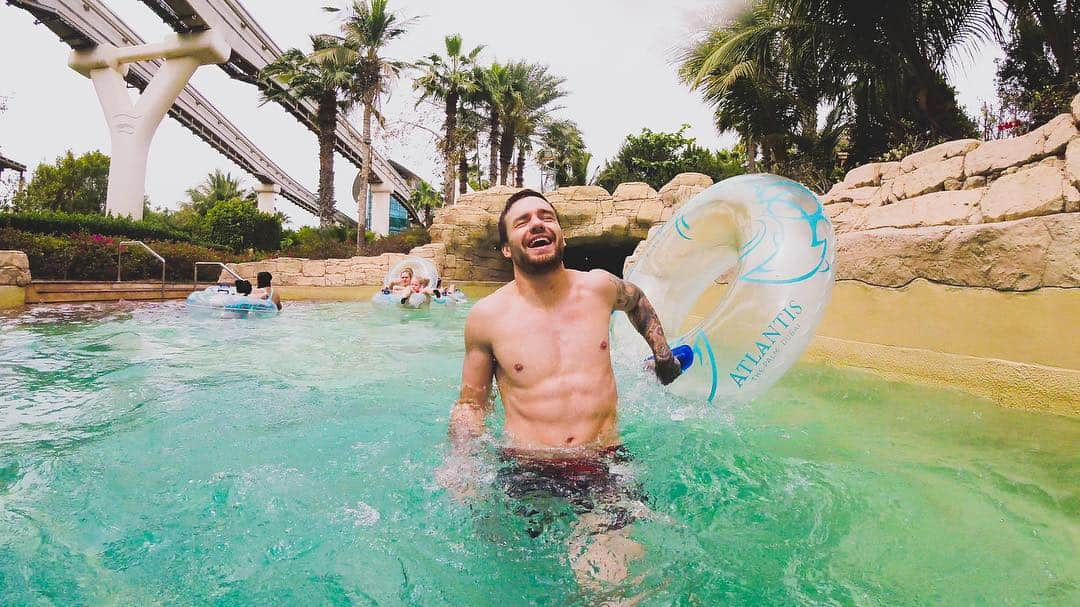 リアム・ペインさんのインスタグラム写真 - (リアム・ペインInstagram)「Have you ever tried getting onto one of these things? 🤷🏻‍♂」4月2日 3時58分 - liampayne