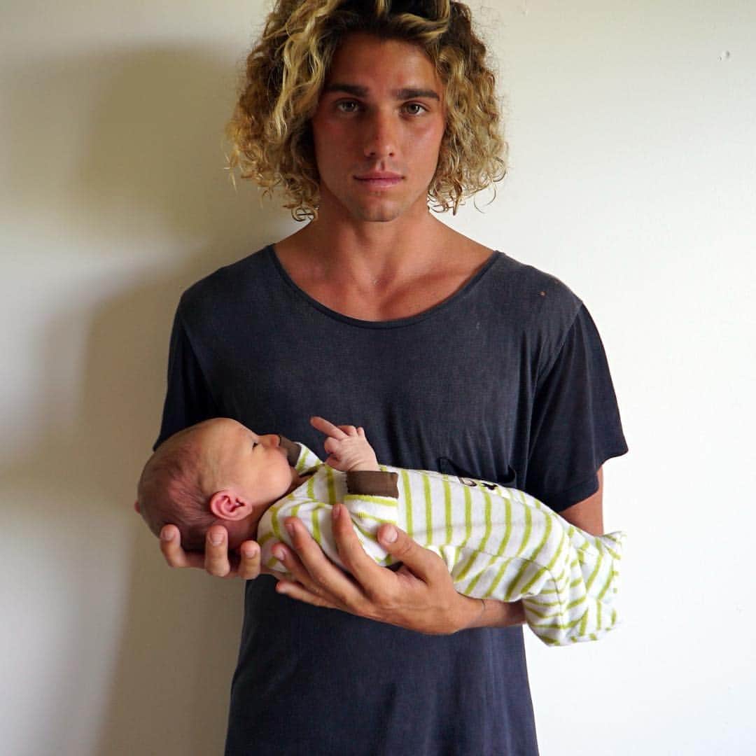 ジェイ・アルヴァリーズのインスタグラム：「Can’t believe it’s been three years since you been on this earth.. that trip to Moscow, Russia was wild an not expected.. but, at least I was given you my son!!! HAPPY BIRTHDAY МАЛЫШ COSMO АЛВАРЕЗ!!! I will return to russia and see you soon!!! ❤️❤️❤️」