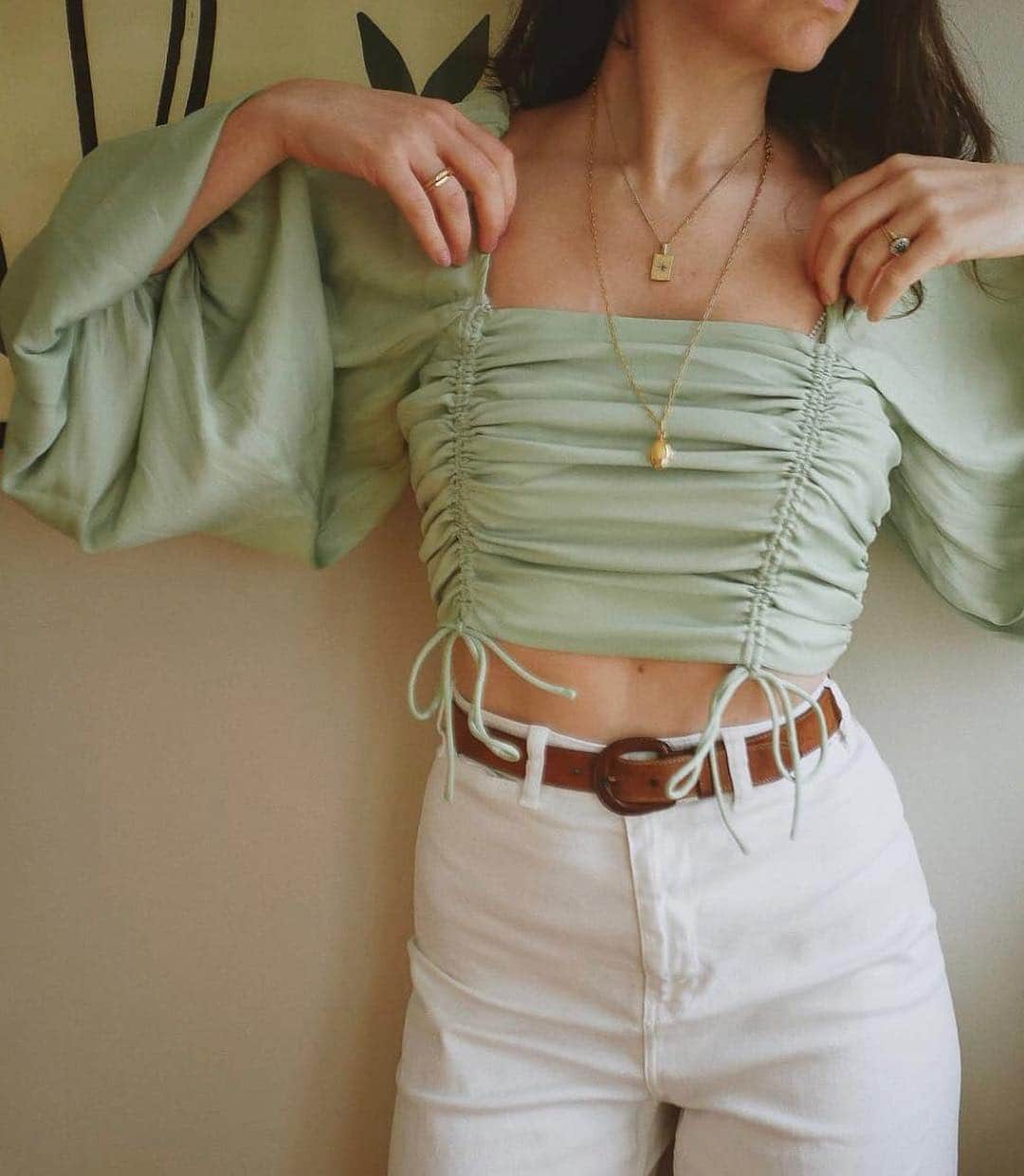 freepeopleさんのインスタグラム写真 - (freepeopleInstagram)「Comment the emoji that this top makes you feel 😍💚💐 @francescasaffari @freepeopleuk」4月2日 4時07分 - freepeople