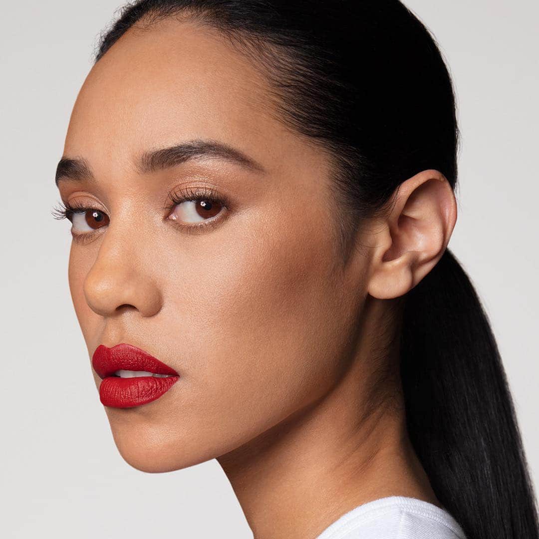 Smashboxのインスタグラム：「Behind every great face is a Smashbox Photo Finish Primer. #BehindEveryGreatFace #SmashboxPrimer」