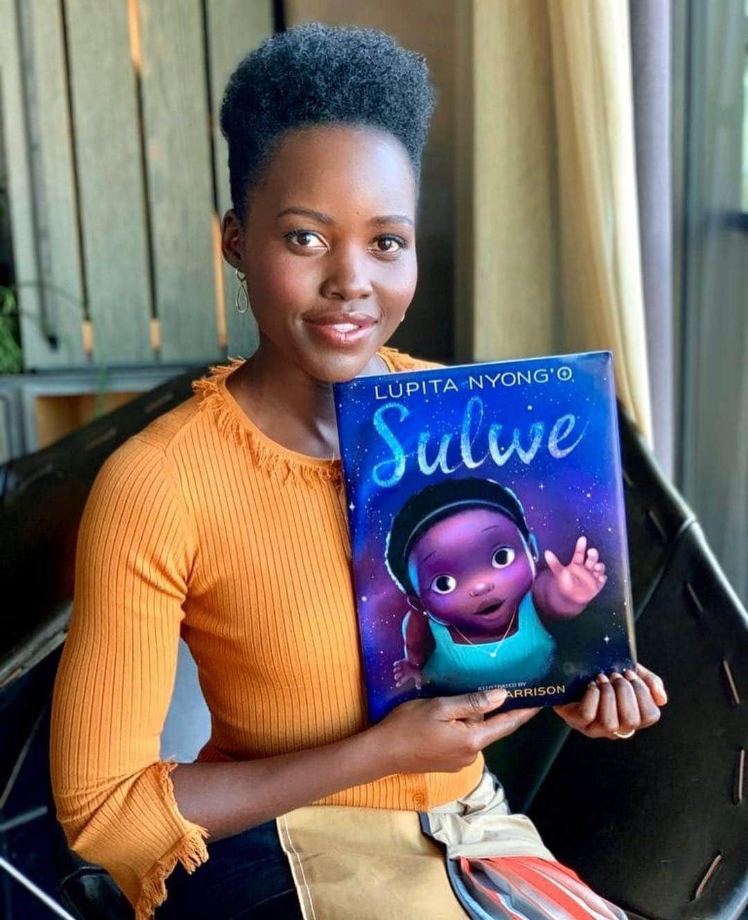 ルピタ・ニョンゴさんのインスタグラム写真 - (ルピタ・ニョンゴInstagram)「I wrote a book! It's called #Sulwe! This is the cover! I'm thrilled to share it with you. Sulwe is out October 1 and is available for pre-order today at the link in bio! The extraordinary @VashtiHarrison illustrated the story. I wrote #Sulwe to encourage children (and everyone really!) to love the skin they are in and see the beauty that radiates from within. #Bookstagram #ChildrensBooks」4月2日 4時26分 - lupitanyongo