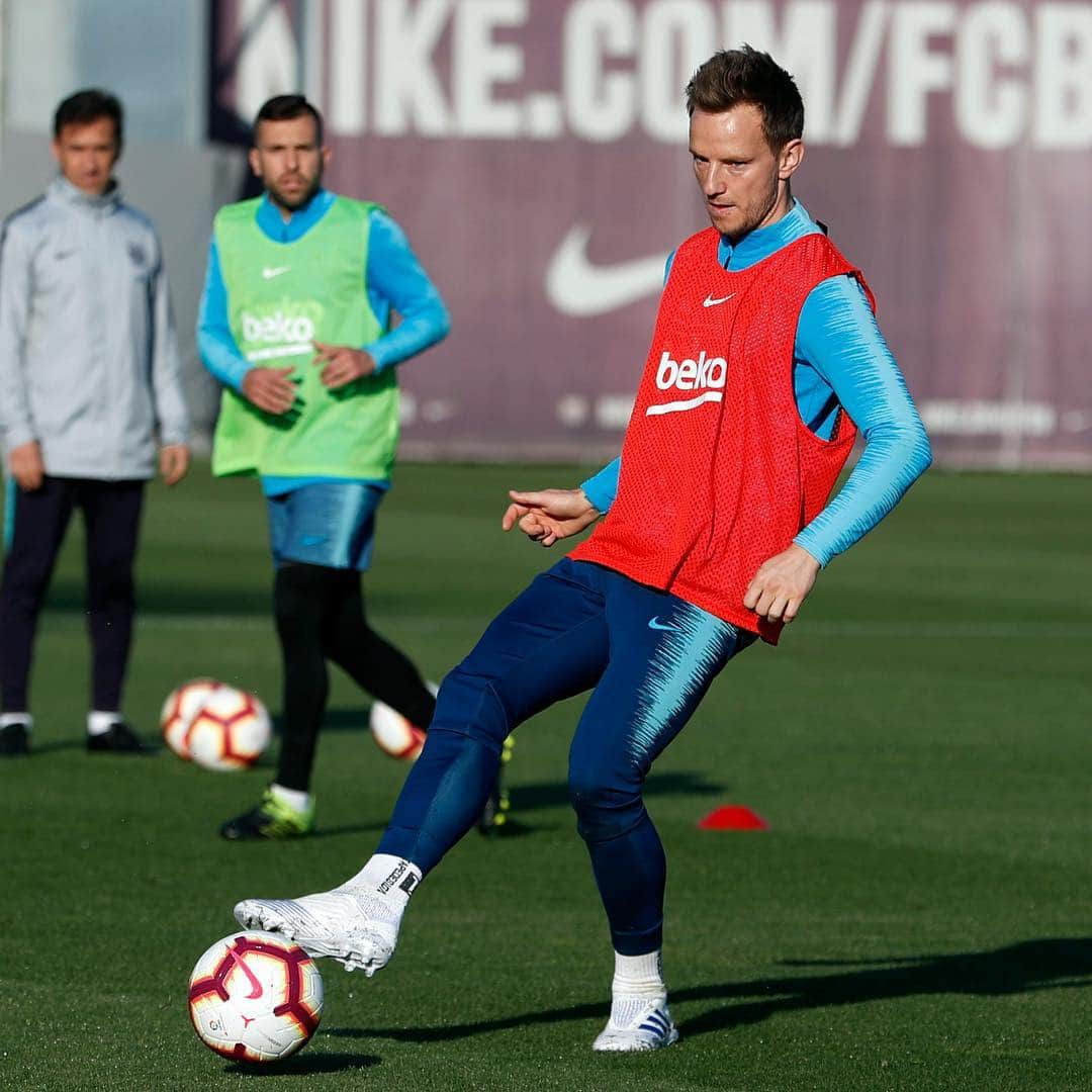 イヴァン・ラキティッチさんのインスタグラム写真 - (イヴァン・ラキティッチInstagram)「Esto no para... ¡A por otro partido de @laliga ⚽! #ForçaBarça 🔵🔴」4月2日 4時30分 - ivanrakitic