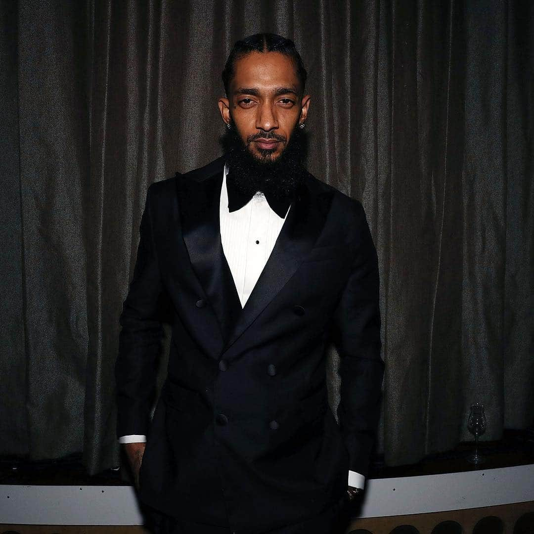 The GRAMMYsさんのインスタグラム写真 - (The GRAMMYsInstagram)「#NipseyHussle highlighted life in South Los Angeles and the socio-economic struggles people in the community faced, from single mothers working to feed their families to his own rise from financial struggle, through his poignant lyrics. He released his much-awaited official debut and GRAMMY-nominated album, ‘Victory Lap,’ in February 2018 after years of releasing several mixtapes, including The Marathon mixtape. For Hussle, creating the album was a weaving of his experiences and represented a coming full circle on his own terms. He saw life as a metaphor for a marathon that included not only his resiliency, but also his community's. "Make sure that you stick to what you believe in," he said. "The story that I'm telling on this album made the moment that I'm in even more special and important because it shows you the distance and the ground we covered." Hussle is survived by his girlfriend, actress Lauren London, and his two children. #NipseyHussleForever」4月2日 4時31分 - recordingacademy