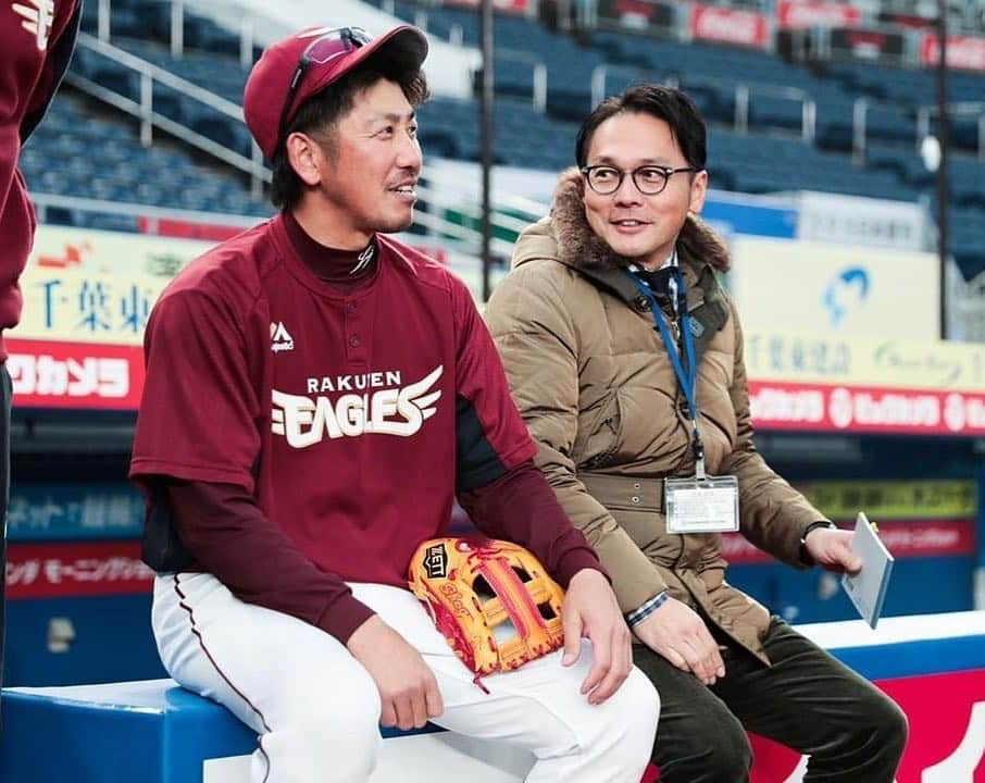 外賀幸一さんのインスタグラム写真 - (外賀幸一Instagram)「＂Championship＂  こちらの写真は、 シーズン開幕前日（3/28）に ZOZOマリンでの練習後に 藤田選手と話しているところを オフィシャルカメラマンの黒澤さんに 撮っていただき頂戴しました！ 嬉しすぎる(((o(*ﾟ▽ﾟ*)o)))♡ ありがとうございます♬  きょうはいよいよホーム開幕！ 楽しみだなぁ♪ プライベートでも行くぞ☆  #楽天イーグルス #rakuteneagles  #restart #日本一の東北へ  #藤田一也 #6」4月2日 10時12分 - 51geka51