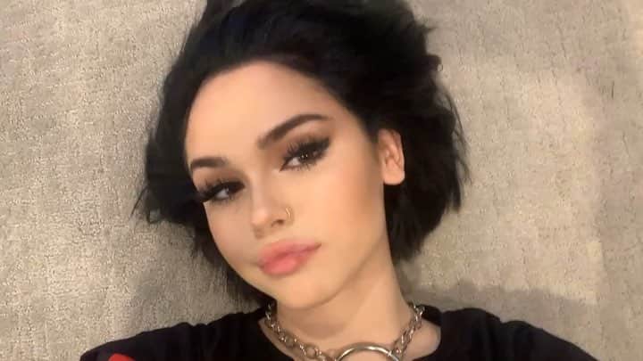 マギー・リンデマンのインスタグラム：「(⊹つ•۝•⊹)つ」