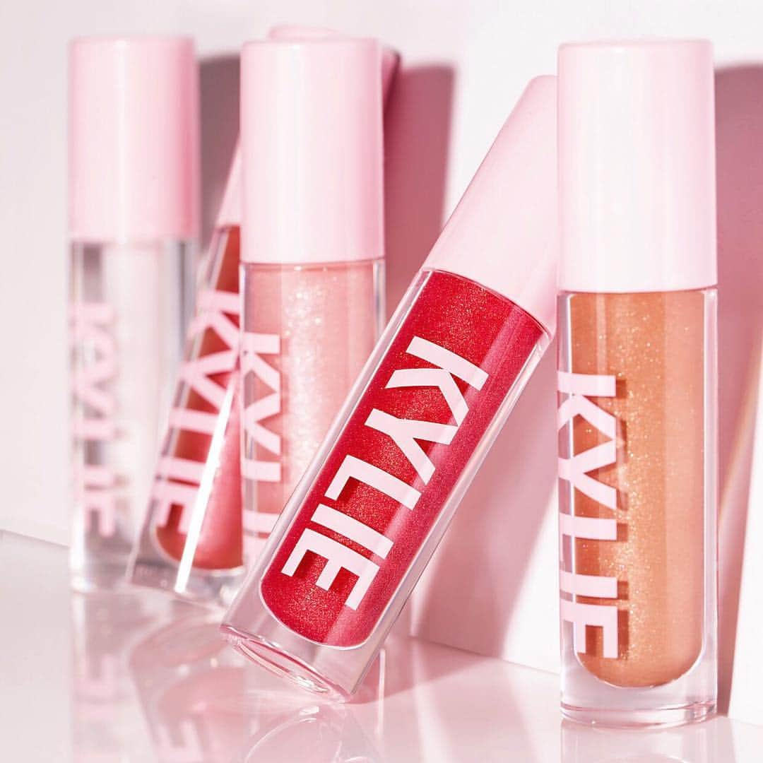 Kylie Cosmeticsさんのインスタグラム写真 - (Kylie CosmeticsInstagram)「#HIGHGLOSS is back in stock on the site! Go to Kyliecosmetics.com to shop our 14 beautiful high-shine shades today! 🛍✨」4月2日 5時08分 - kyliecosmetics