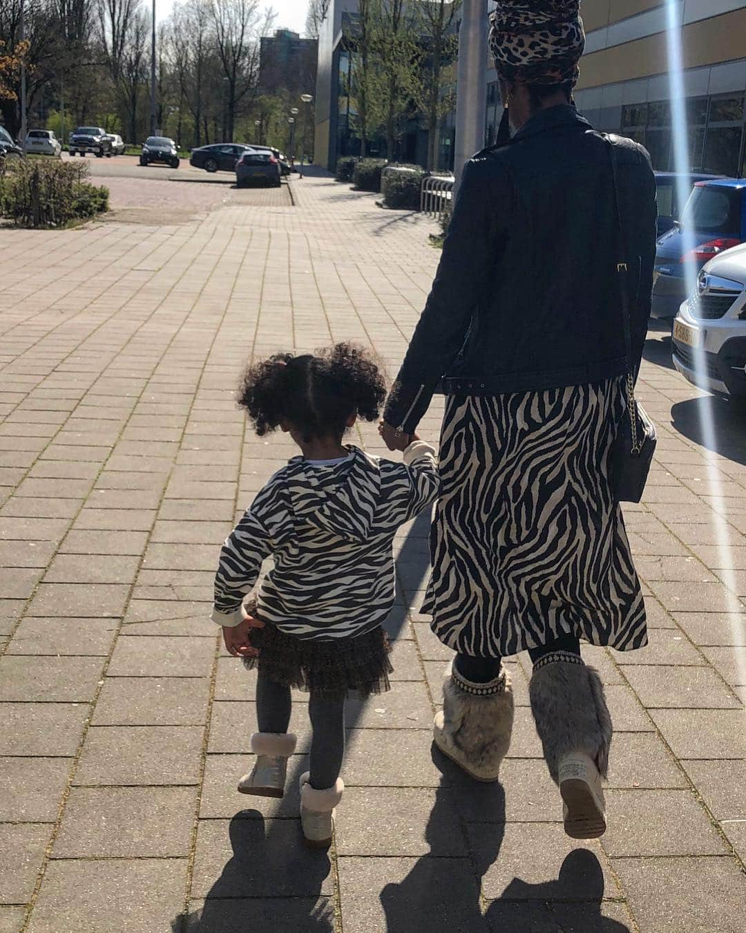 ジョヴァンカさんのインスタグラム写真 - (ジョヴァンカInstagram)「Gotta love her walk 🙊- She be ready to rumble!! 🐆🦓 + 🐆🦓 = ❤️❤️ !! Me & lil’ miss animal print taking a stroll.」4月2日 5時27分 - giovancamusic