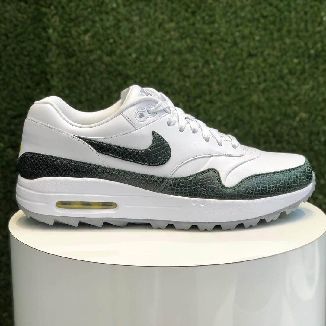 Sneaker Newsさんのインスタグラム写真 - (Sneaker NewsInstagram)「Update: @nikegolf confirms that none of the Snake Pack footwear will release. Players will wear them during the Masters. Nike Air Max 1 Golf “Snake Pack” and the entire collection inspired by next week’s Masters event at Augusta releases on 4/8. The AJ11 Low drops on 4/12. For a detailed look at the collection, tap the link in our bio.」4月2日 5時29分 - sneakernews