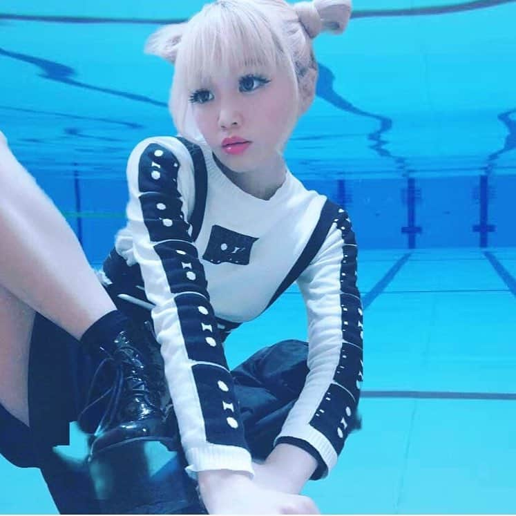 あさちるさんのインスタグラム写真 - (あさちるInstagram)「cassette tape girl🏊‍♀️ @sinz_tokyo_official  @asachill  @mnkr_official」4月2日 5時33分 - asachill