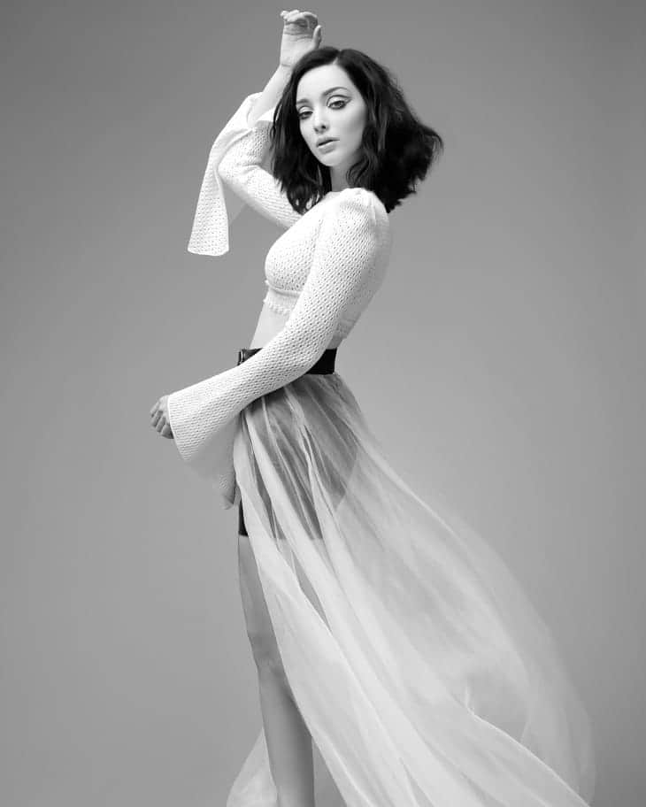 エマ・デュモンのインスタグラム：「📷: @emilysandiferphotography  MU: @marinagravani  HAIR: @paulnortonhair STYLING: @rima_rama  EDITOR-IN-CHIEF: @jazzieperrier INTERVIEW BY: @parker_s_s @casementstudio」